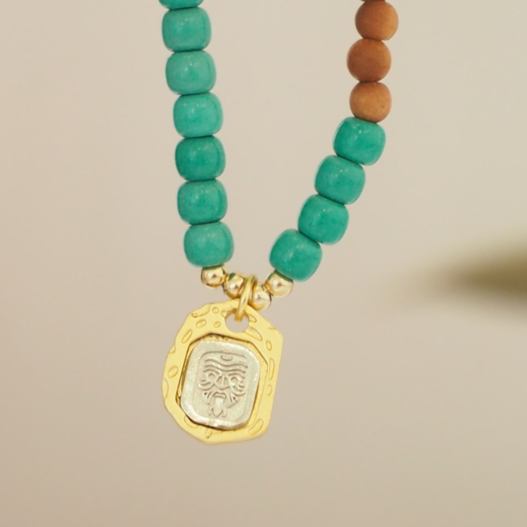 Collana in cera d'api e legno di sandalo