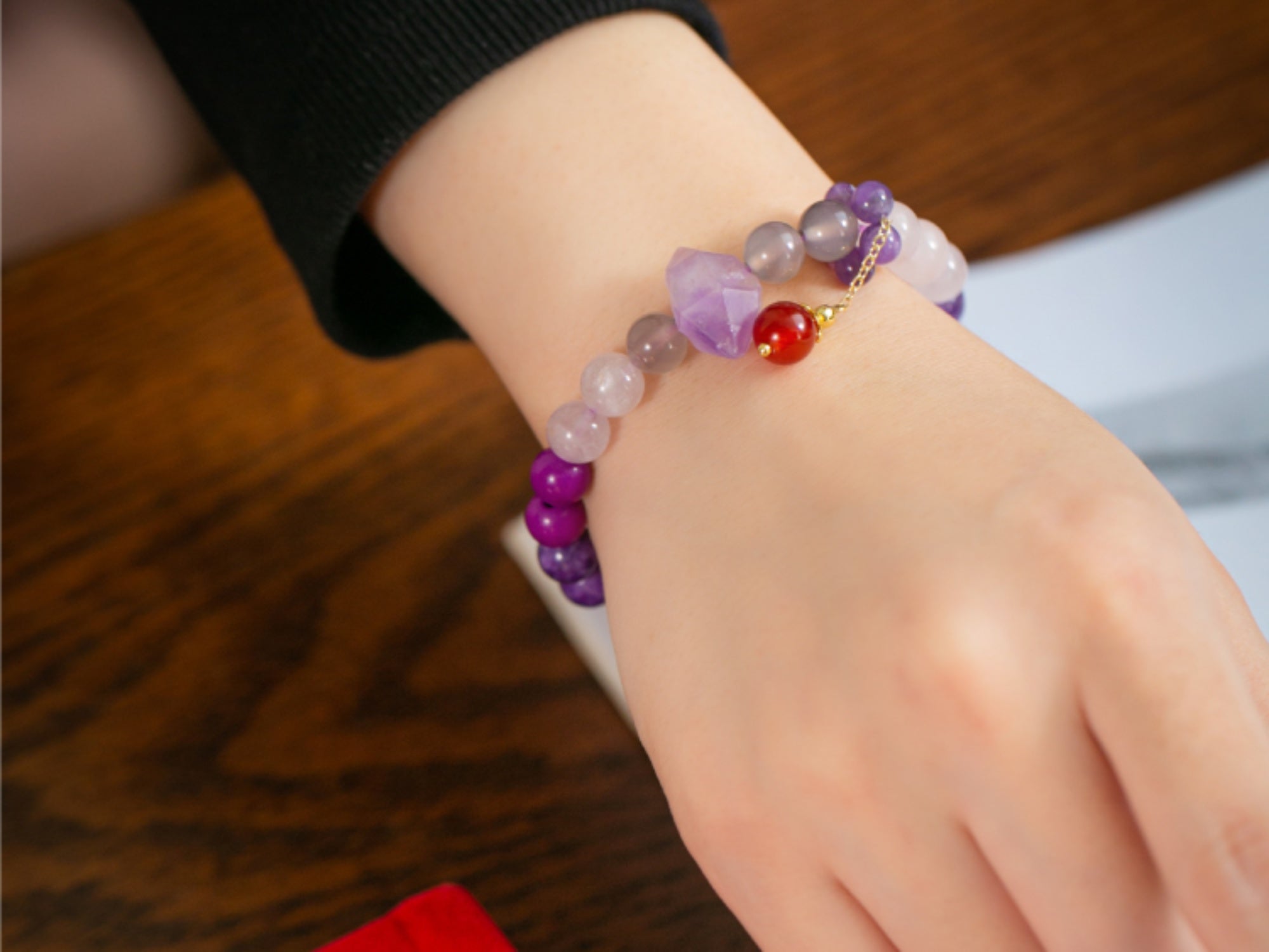 Braccialetti di cristallo Ziyuan L'energia cristallina rosso-viola, pulita e trasparente, è molto alta
