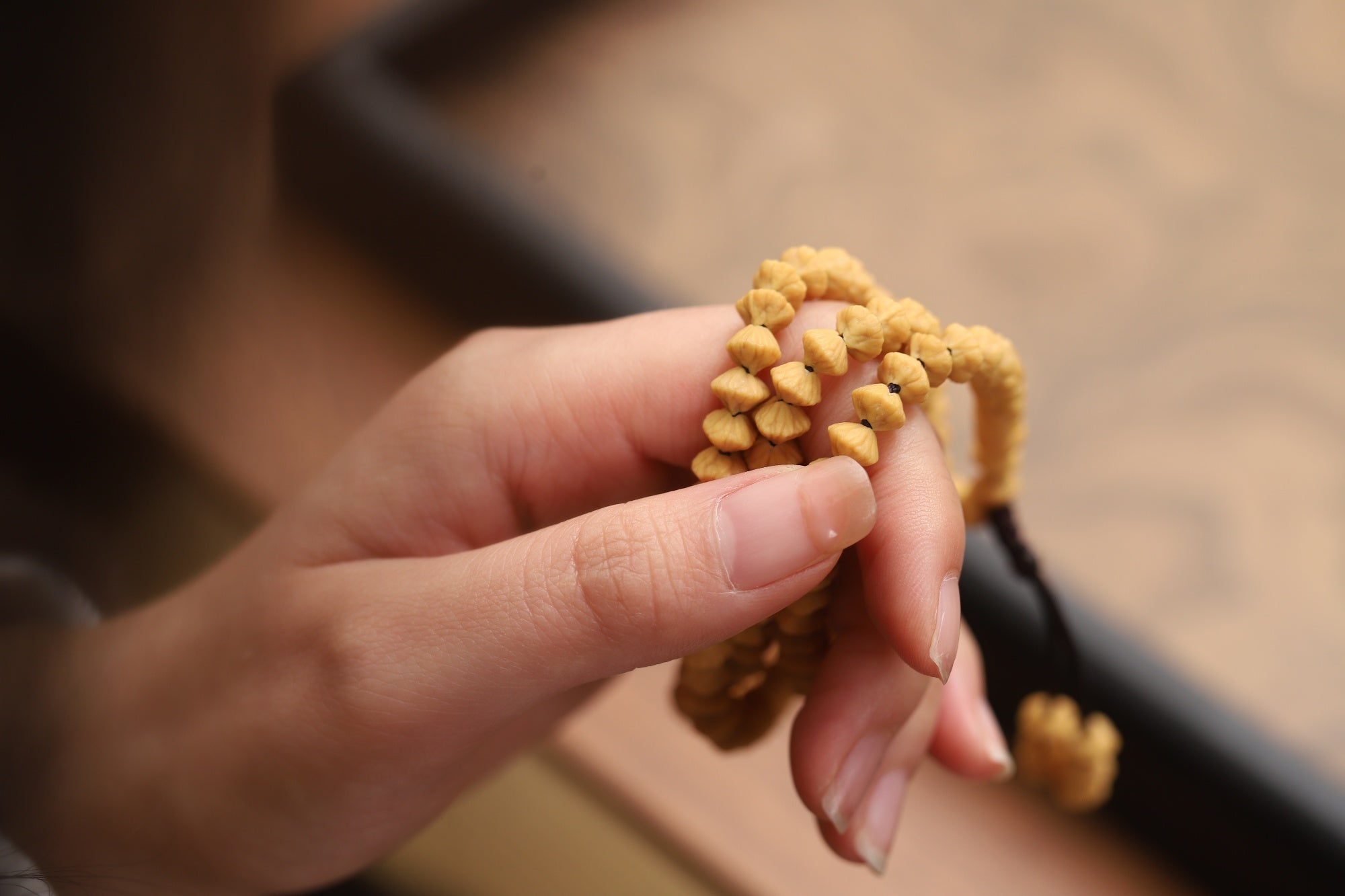 Il braccialetto Bodhi in foglia d'oro Otafuku attira la ricchezza