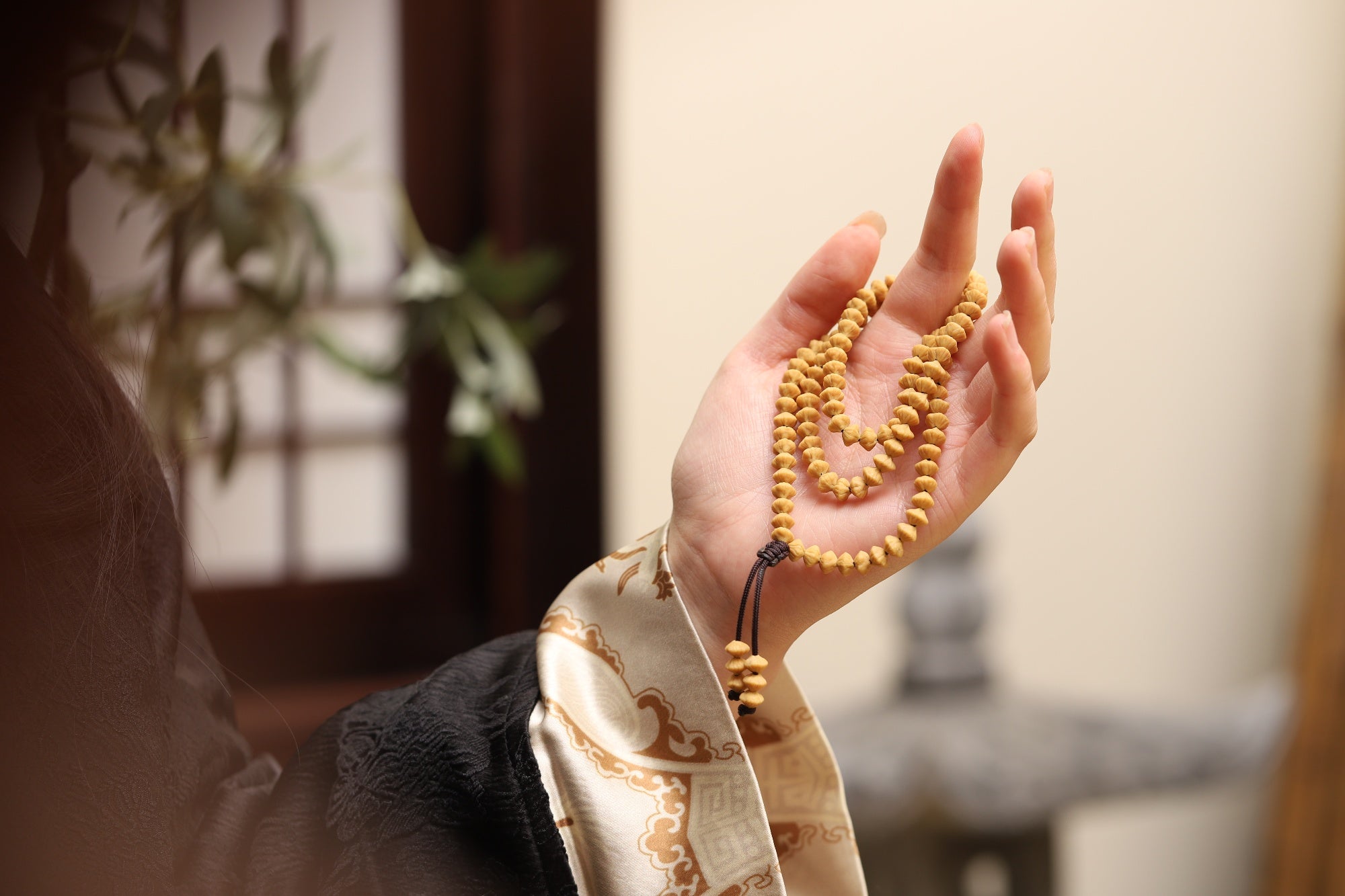 Il braccialetto Bodhi in foglia d'oro Otafuku attira la ricchezza